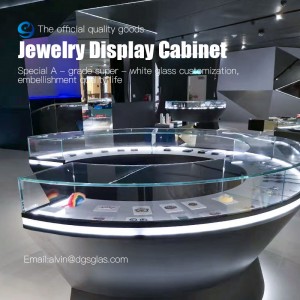 Personaliseer sieraden display set luxe vitrinekast en showcase voor juwelierszaak
